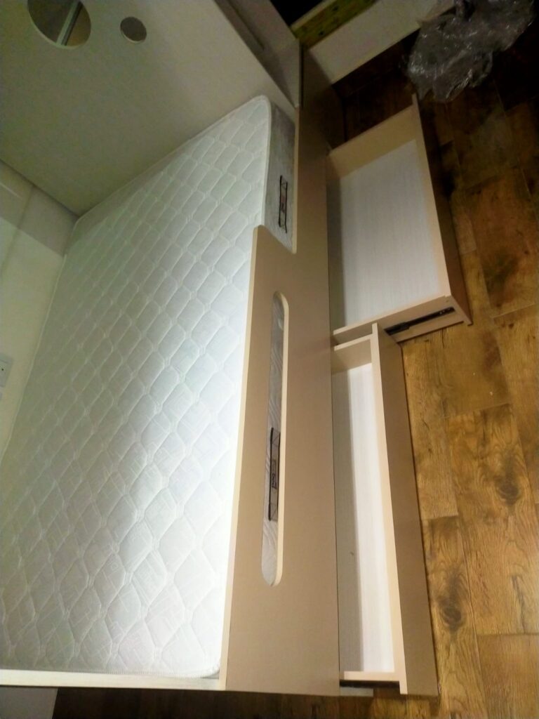 Additional angle of bunk bed room by Topniture.