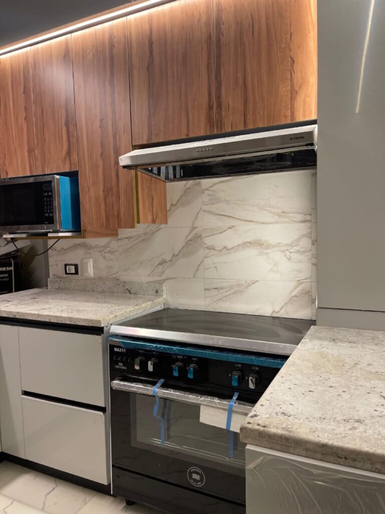Finished kitchen cabinets and storage by Topniture.