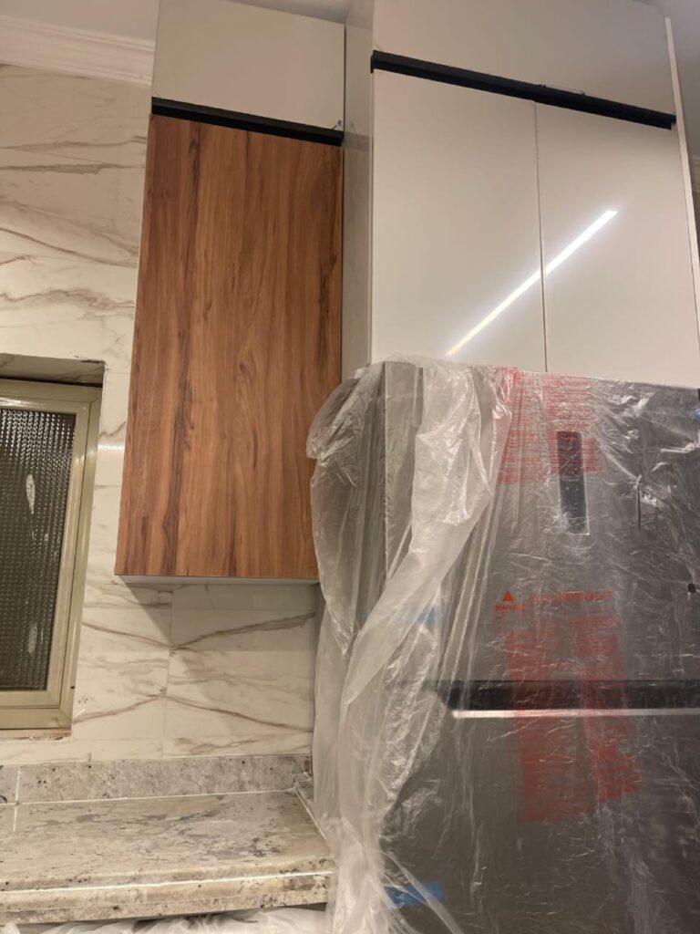 Additional angle of kitchen installation by Topniture.
